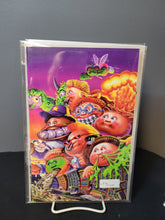 Load image into Gallery viewer, Madballs Vs Garbage Pail Kids 1 1:30 Ratio Variant
