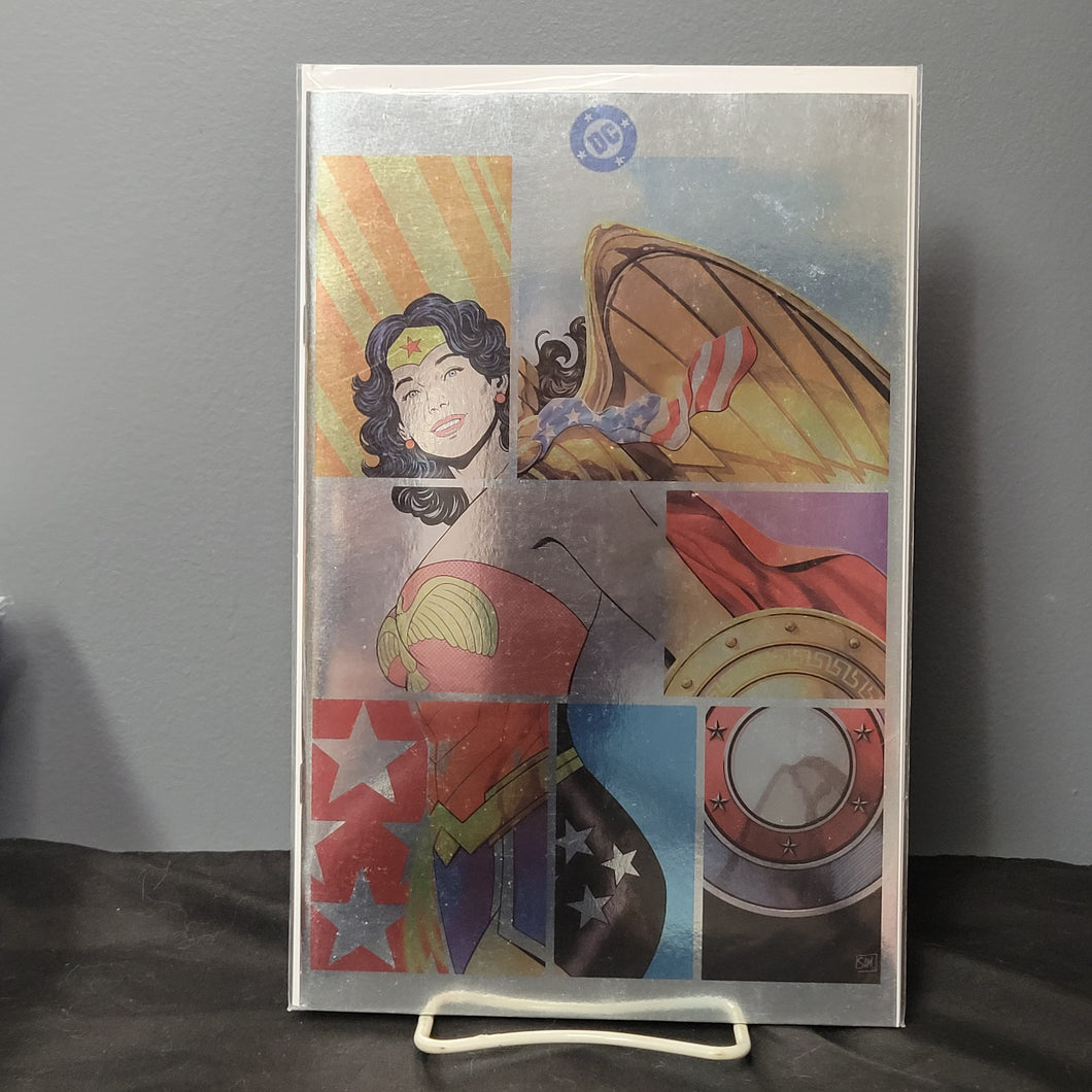 Wonder Woman Uncovered #1 Sampere Foil Variant